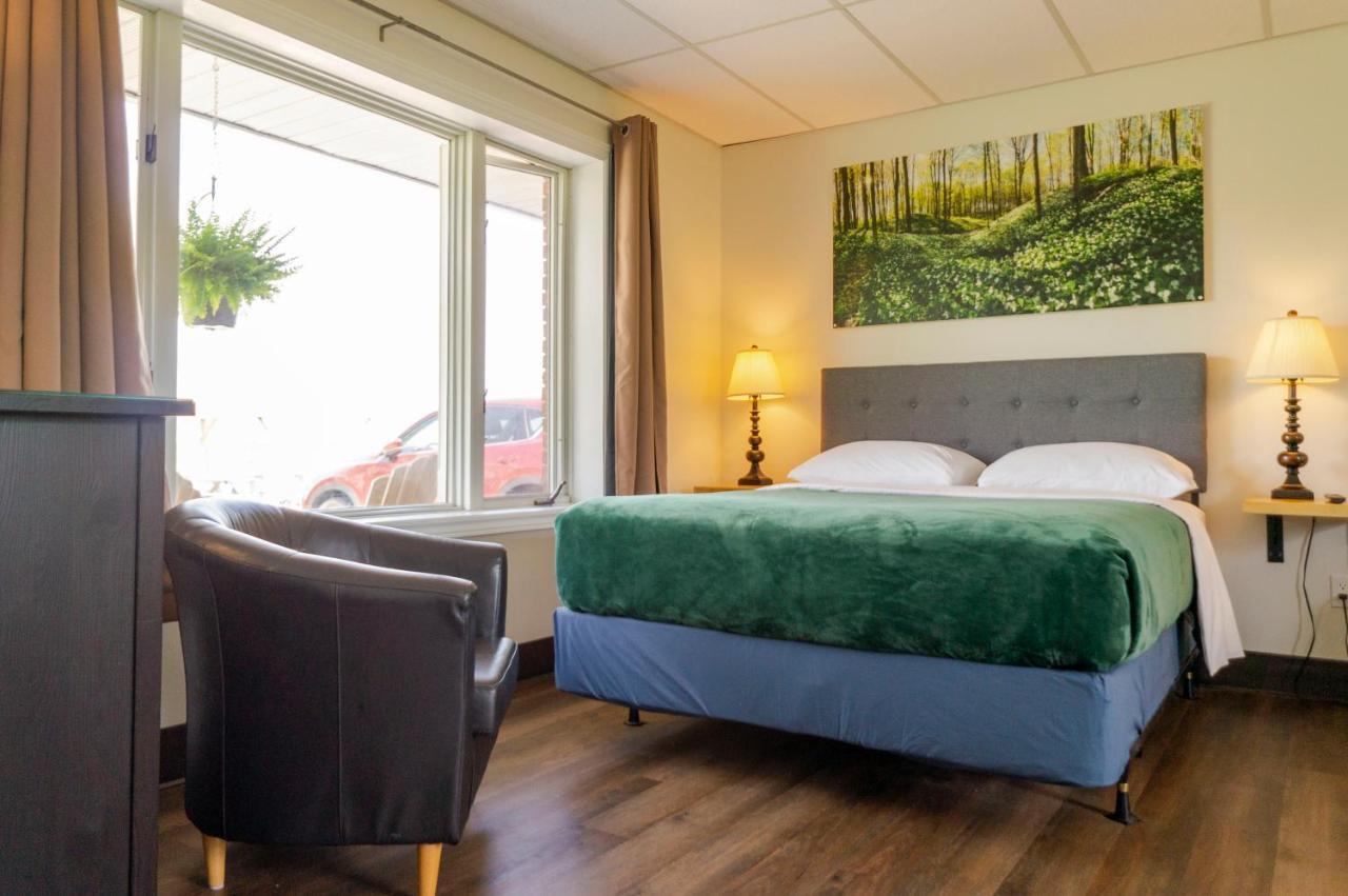 Wayside Motel Manitoulin Manitowaning エクステリア 写真