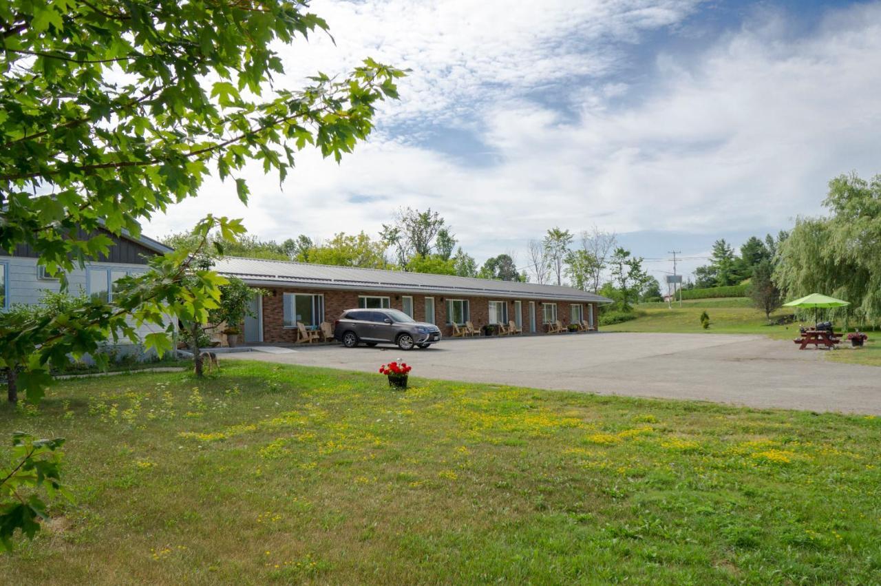 Wayside Motel Manitoulin Manitowaning エクステリア 写真