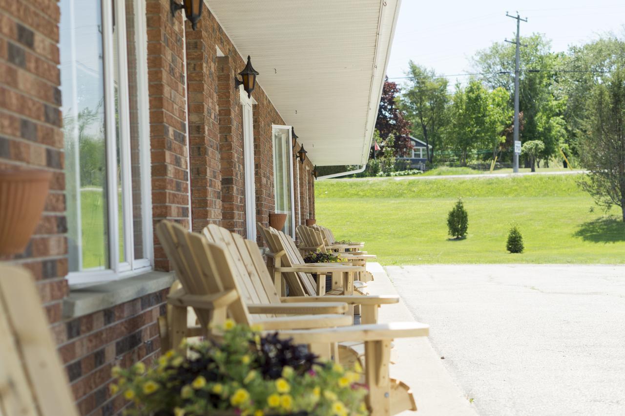 Wayside Motel Manitoulin Manitowaning エクステリア 写真