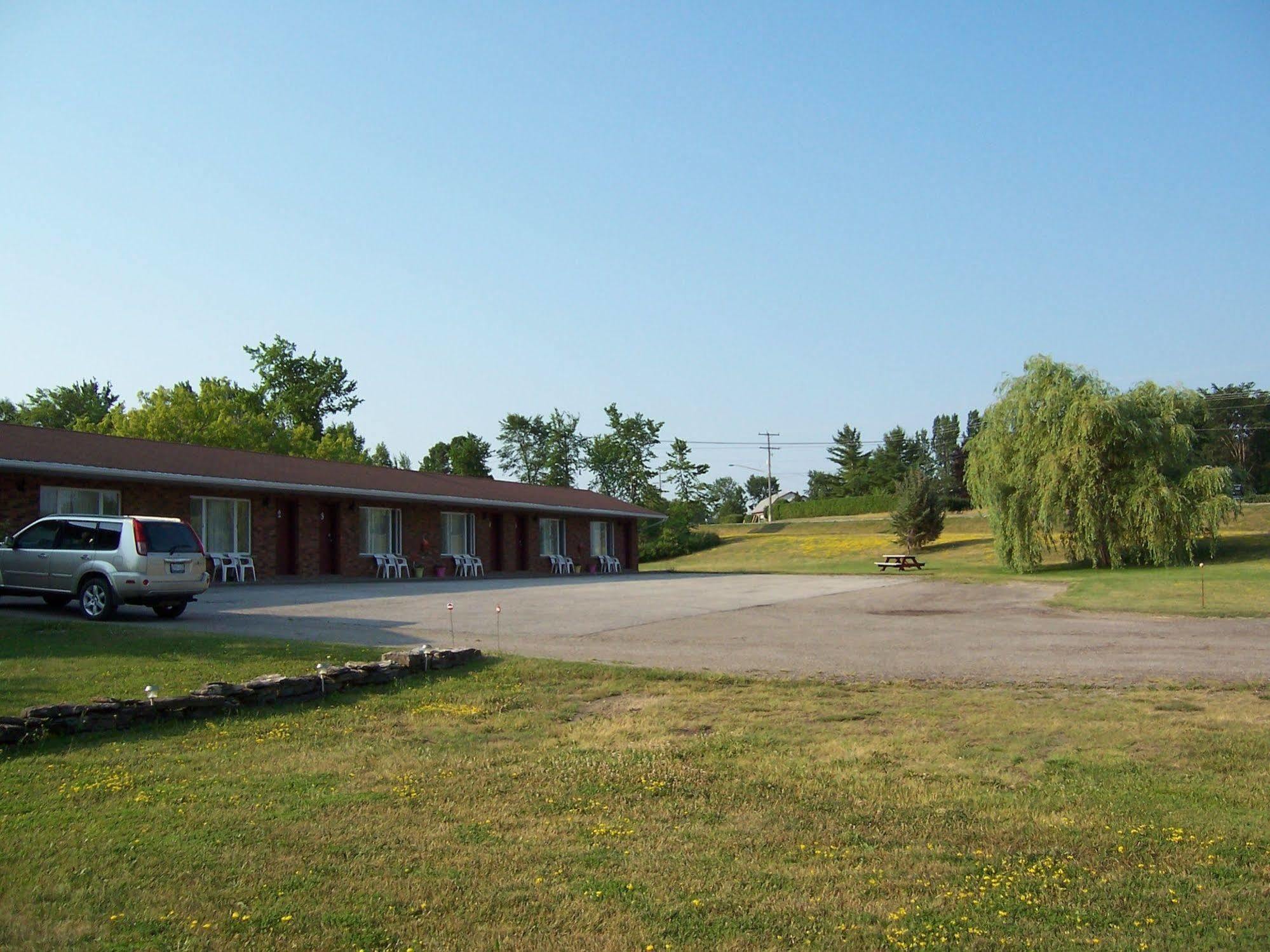 Wayside Motel Manitoulin Manitowaning エクステリア 写真