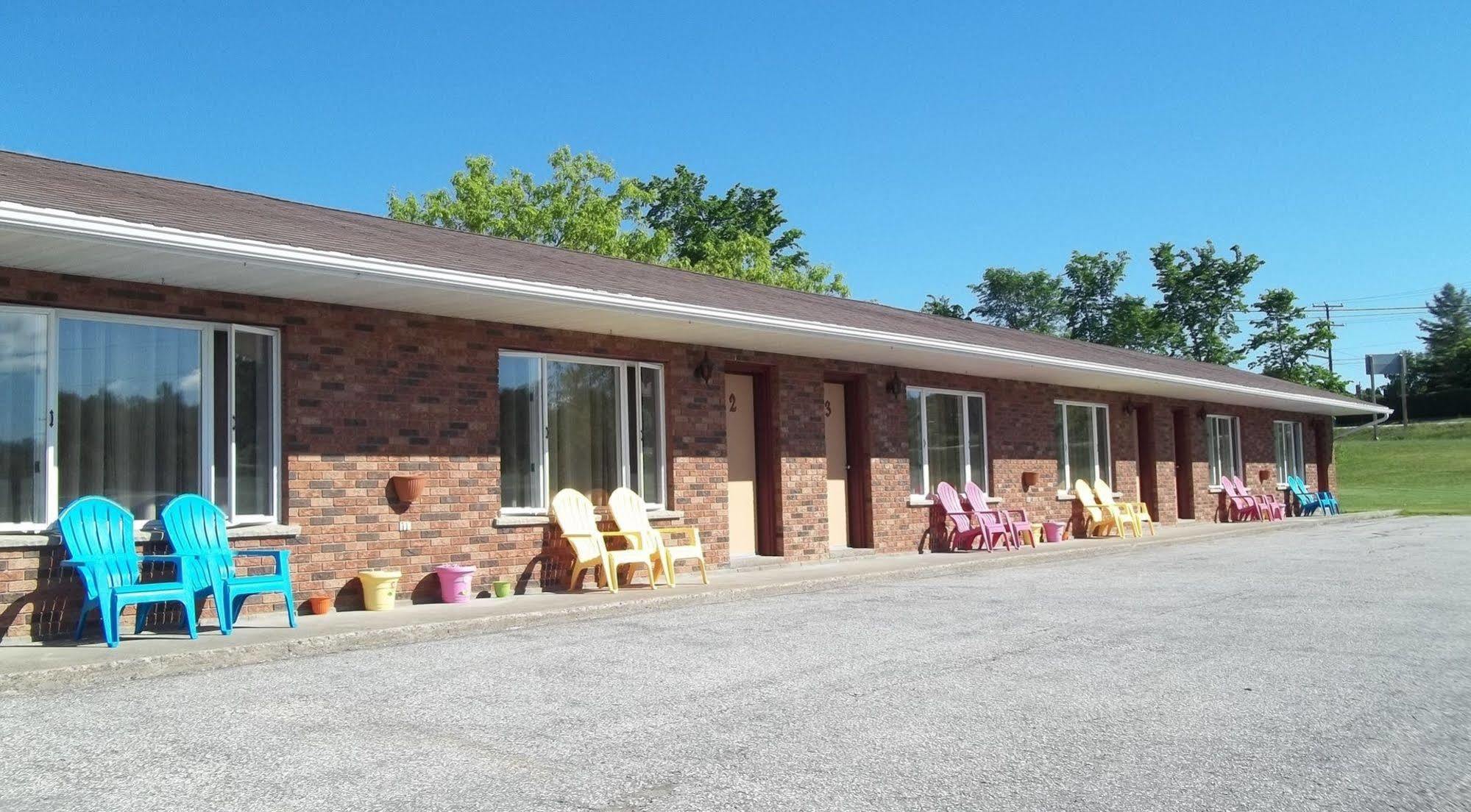 Wayside Motel Manitoulin Manitowaning エクステリア 写真