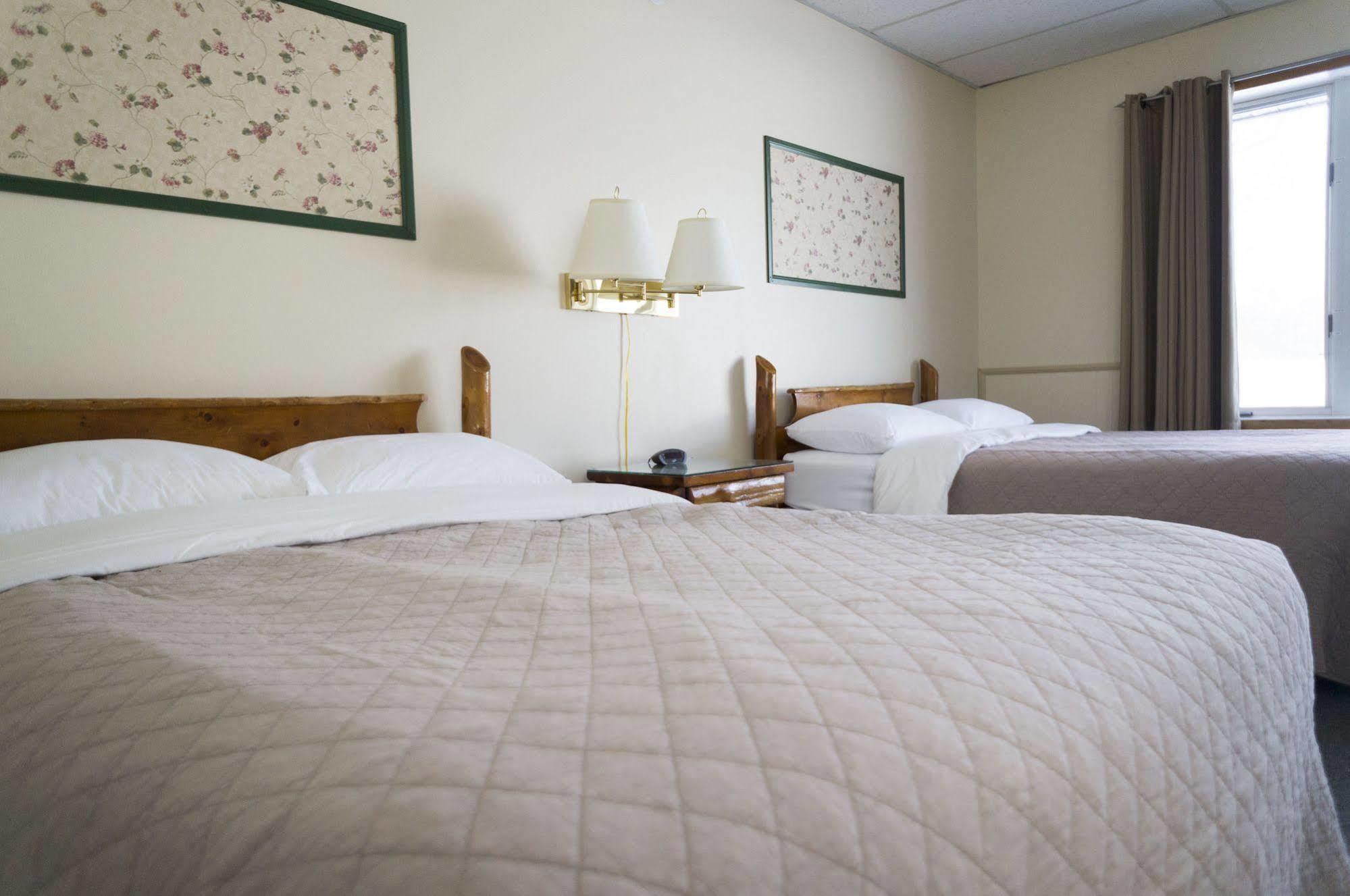 Wayside Motel Manitoulin Manitowaning エクステリア 写真