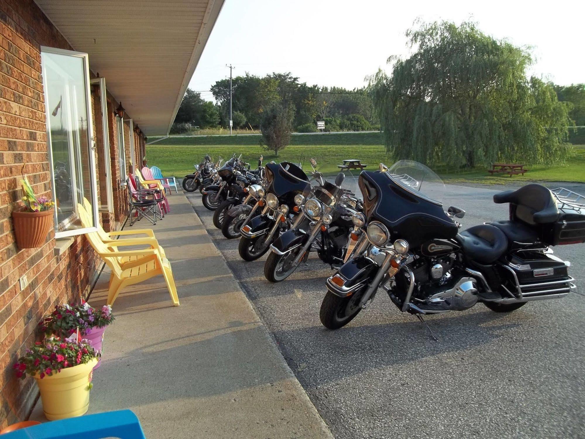 Wayside Motel Manitoulin Manitowaning エクステリア 写真